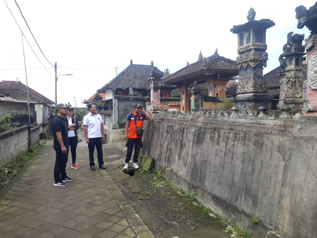 Tembok Penyengker Roboh di Banjar Semanik, Desa Pelaga, Kecamatan Petang Tanggal 03 Mei 2023